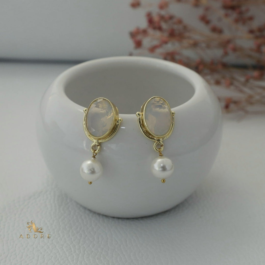 Oviya Oval Glossy With Pearl Earring