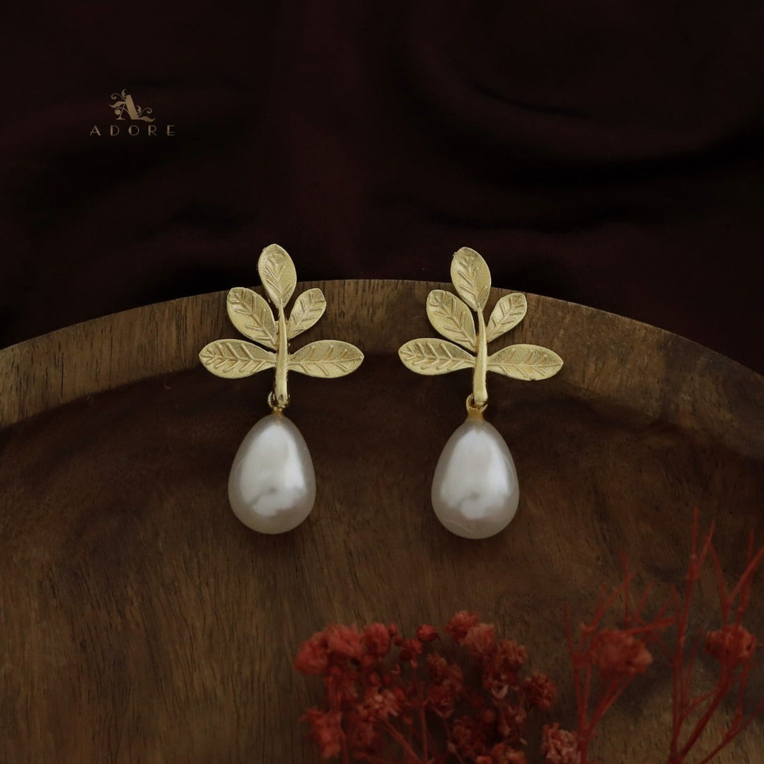 Laina Leafy Nawal Pearl Earring