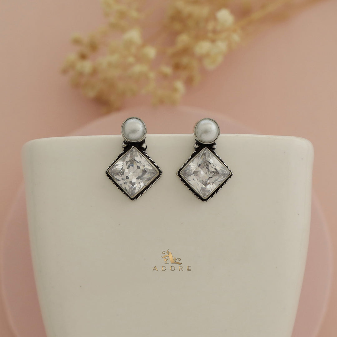 Arusi Pearl Earring