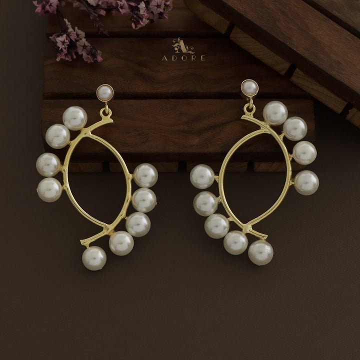 Golden Curvy Ellipse Pearls Earring