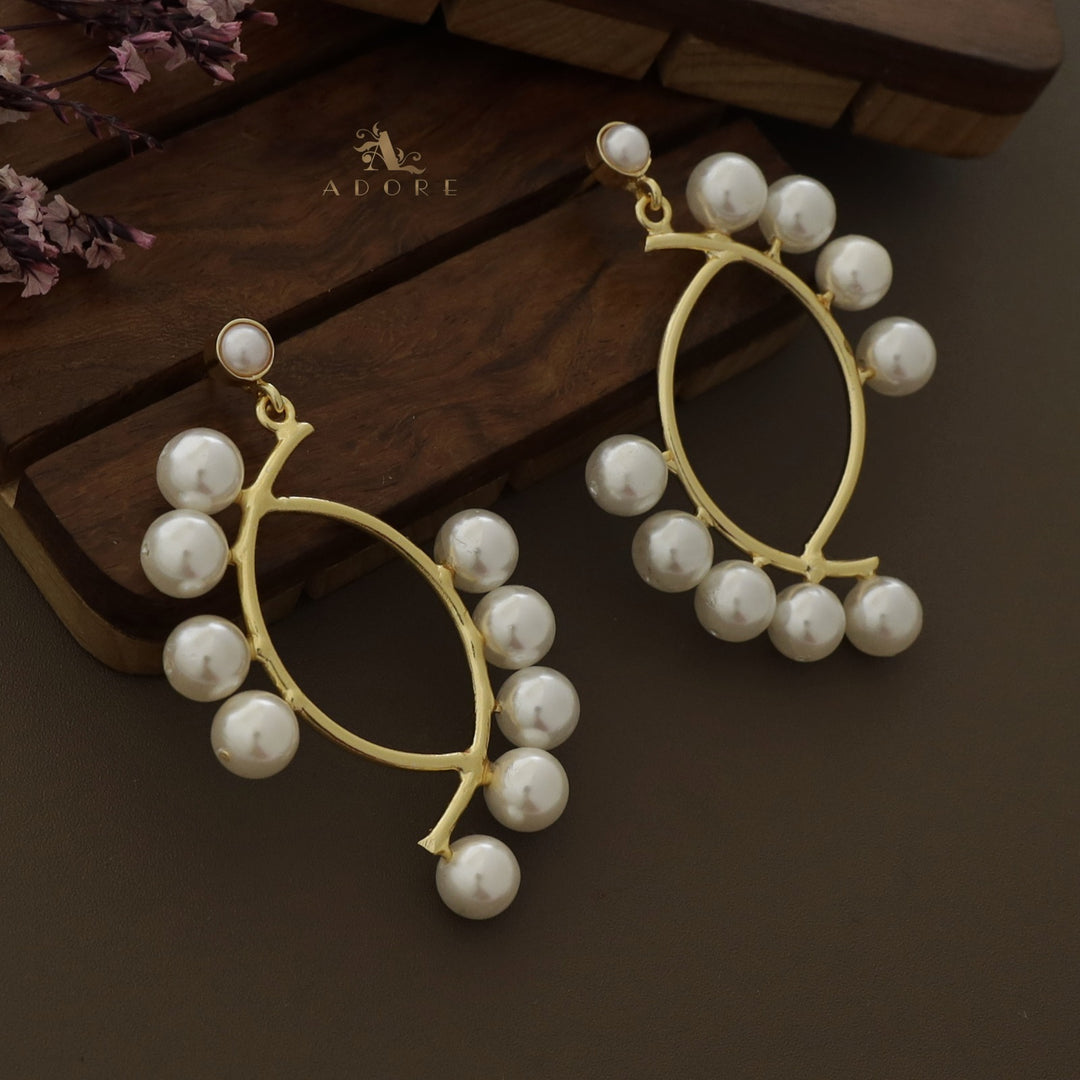 Golden Curvy Ellipse Pearls Earring