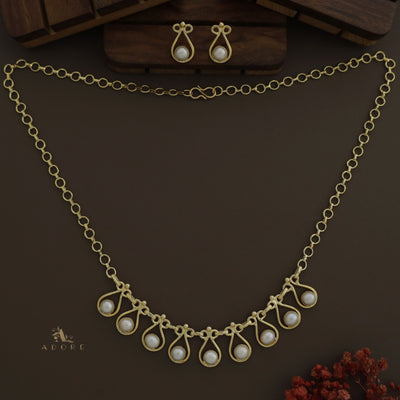 Kenzia Fresh Water Pearl Short Neckpiece With Stud