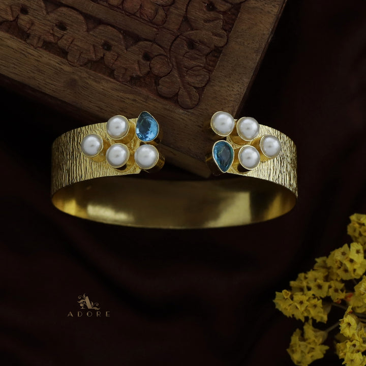 Golden Esha Pearl Glossy Drop Bangle