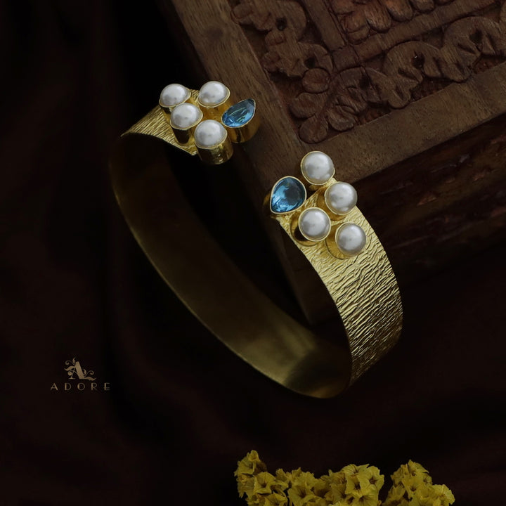 Golden Esha Pearl Glossy Drop Bangle