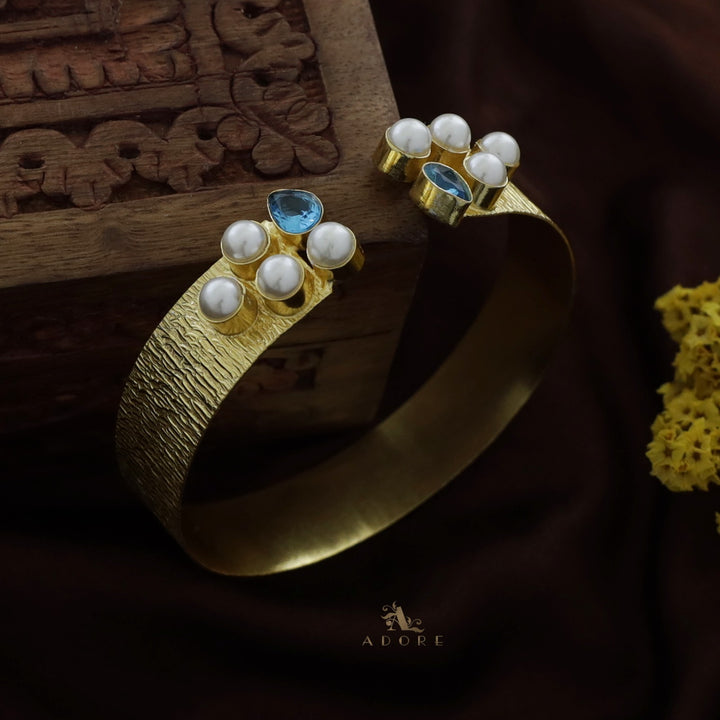 Golden Esha Pearl Glossy Drop Bangle
