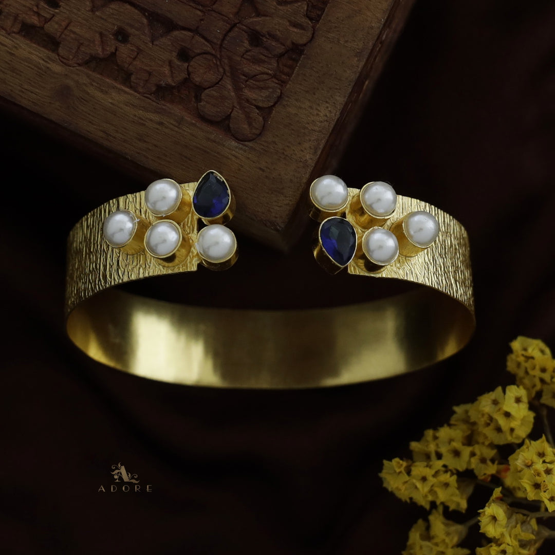 Golden Esha Pearl Glossy Drop Bangle
