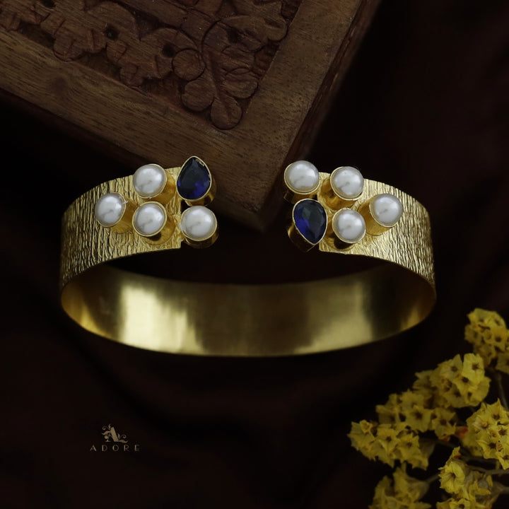 Golden Esha Pearl Glossy Drop Bangle