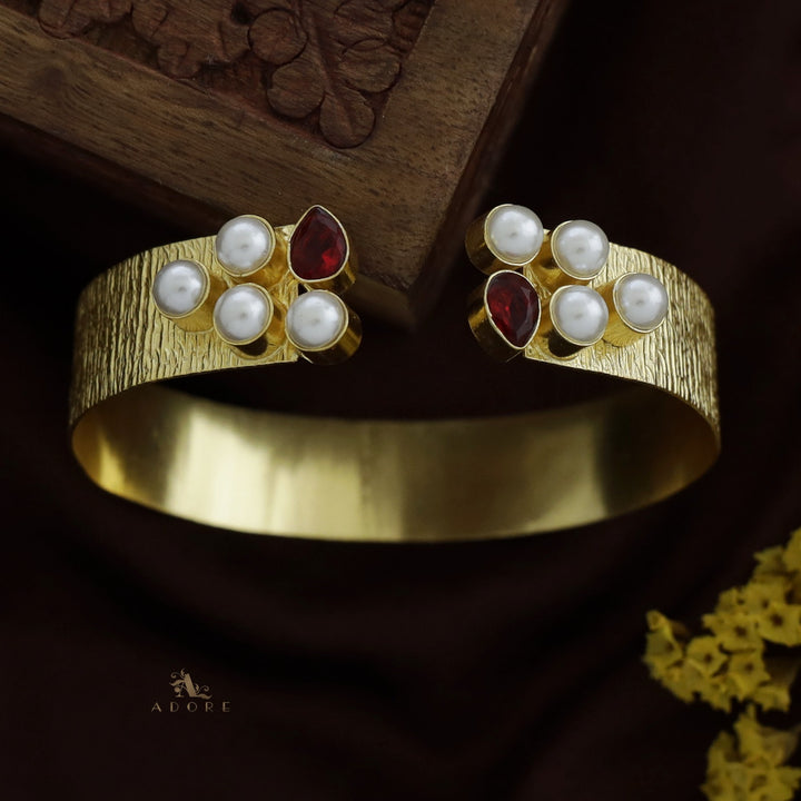 Golden Esha Pearl Glossy Drop Bangle