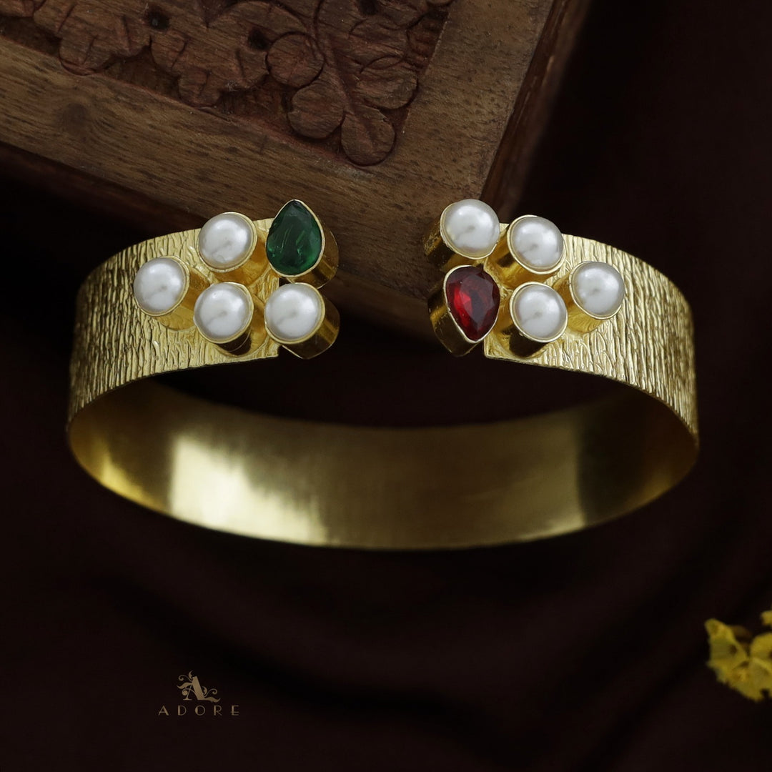 Golden Esha Pearl Glossy Drop Bangle