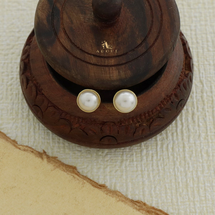 Hima Glossy Rectangle Pearl Choker With Pearl Stud