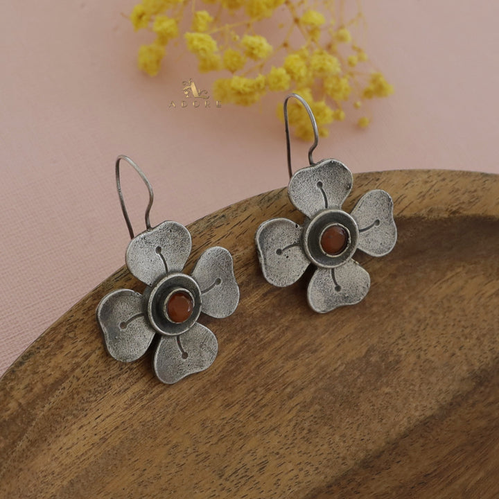 Antique Flower Glossy Drop