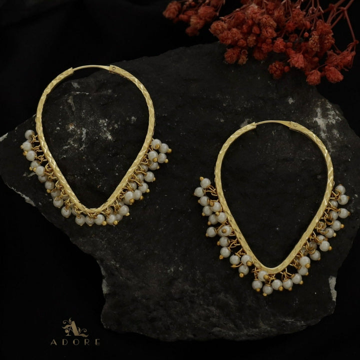 Golden Curvy Pearl Earring