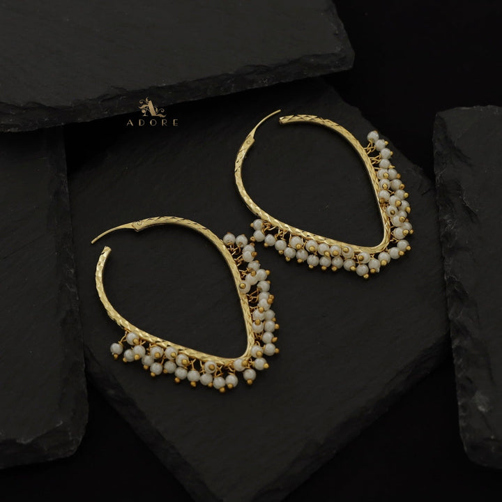 Golden Curvy Pearl Earring