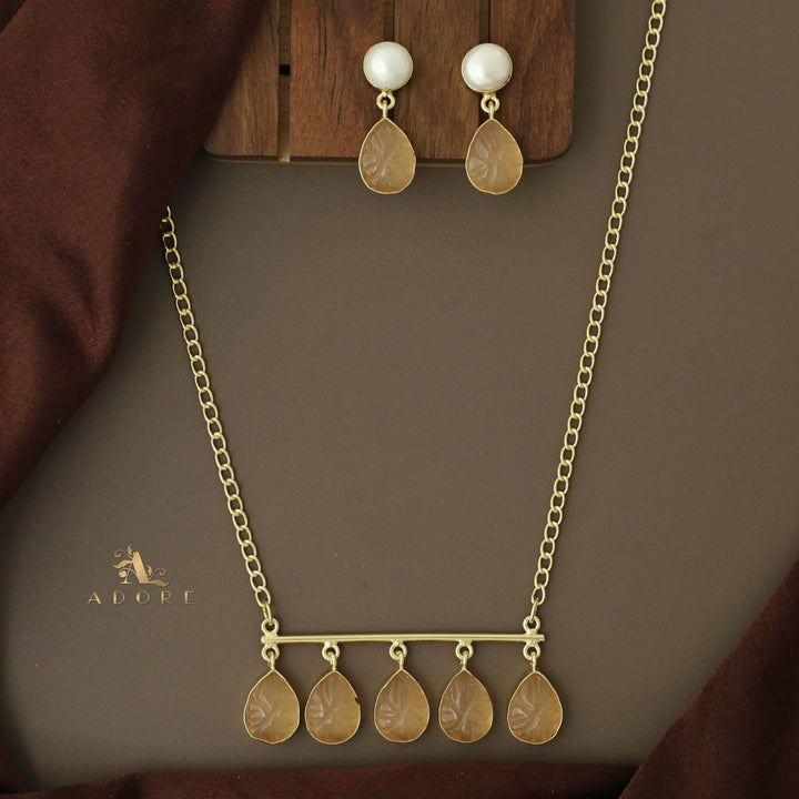 Tapsi 5 Carved Stone Neckpiece With Earring