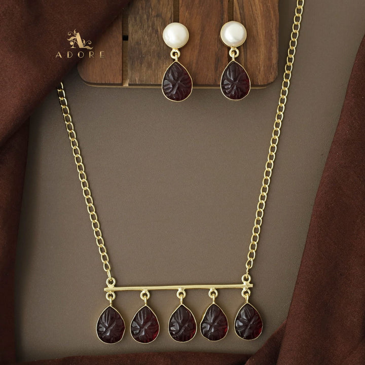 Tapsi 5 Carved Stone Neckpiece With Earring