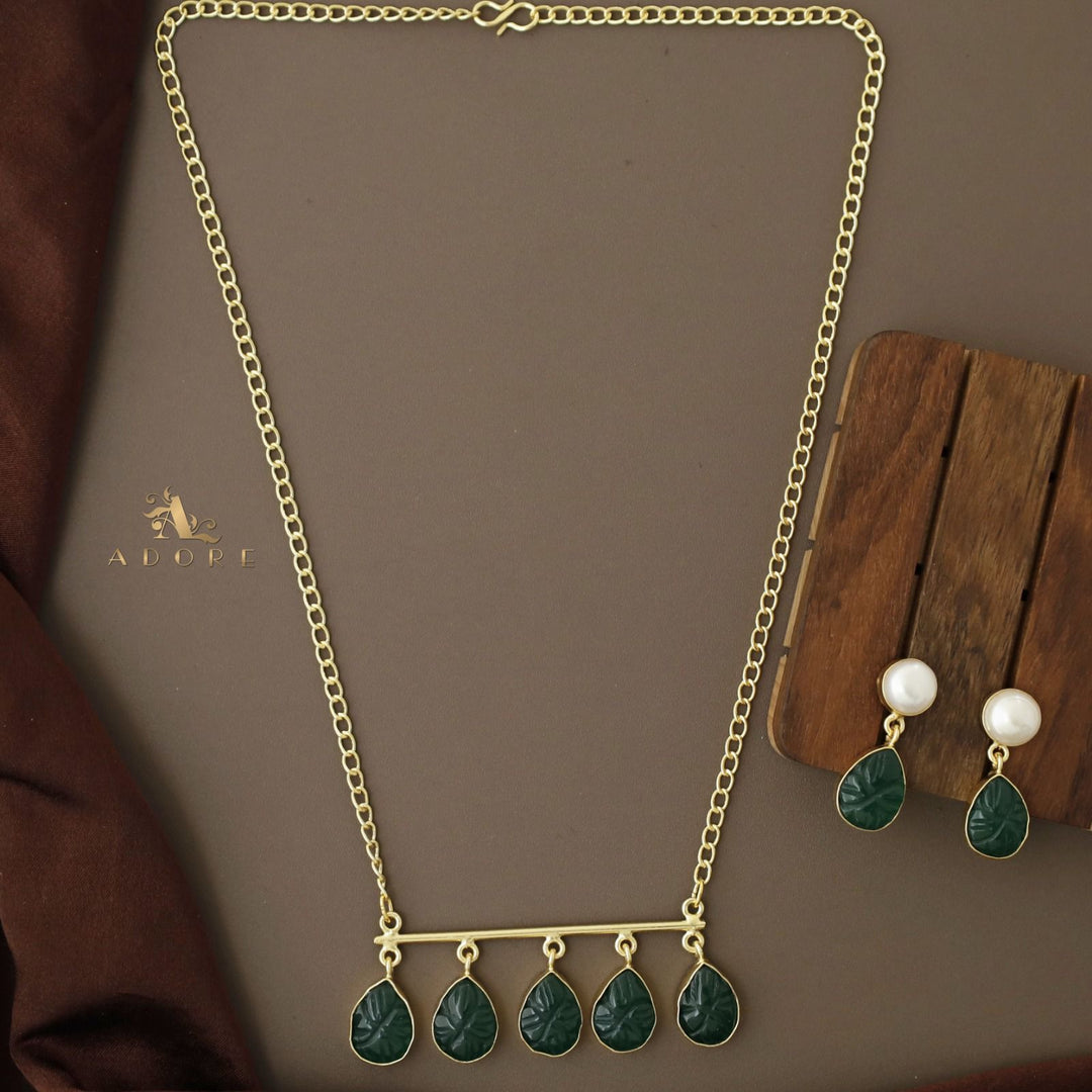 Tapsi 5 Carved Stone Neckpiece With Earring
