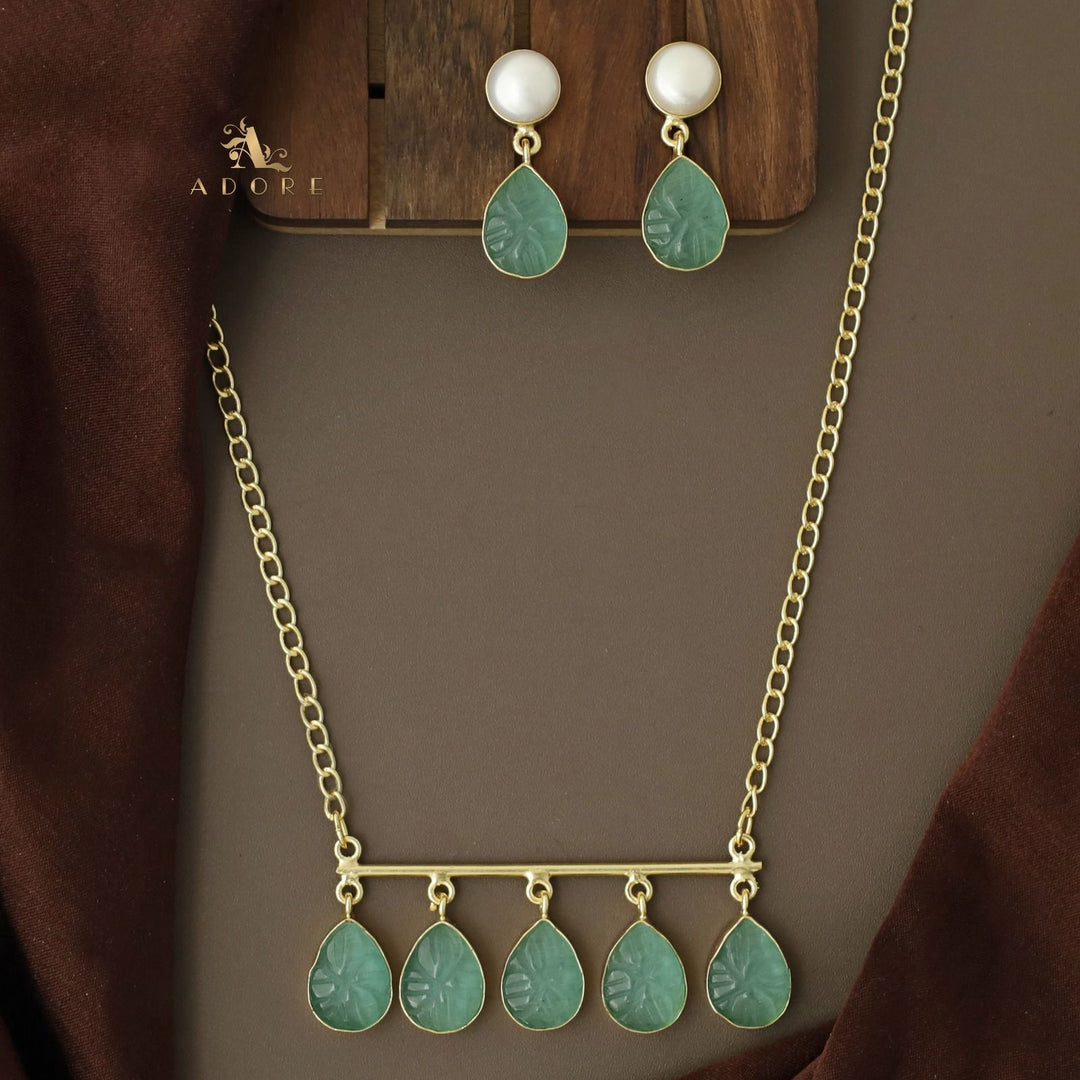Tapsi 5 Carved Stone Neckpiece With Earring