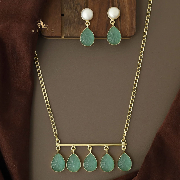 Tapsi 5 Carved Stone Neckpiece With Earring