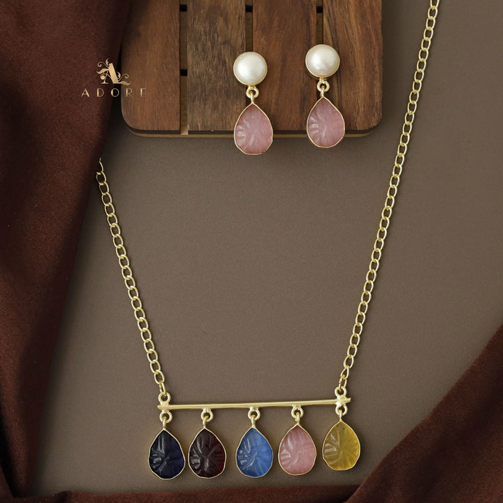 Tapsi 5 Carved Stone Neckpiece With Earring