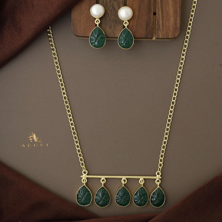 Tapsi 5 Carved Stone Neckpiece With Earring