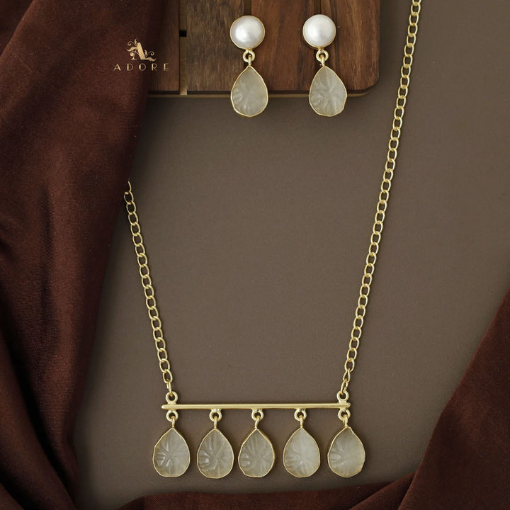 Tapsi 5 Carved Stone Neckpiece With Earring