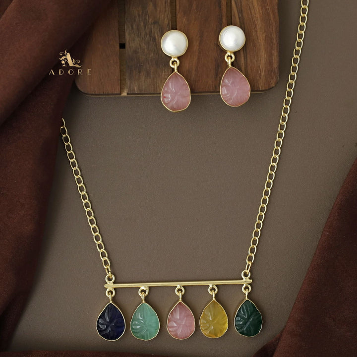 Tapsi 5 Carved Stone Neckpiece With Earring