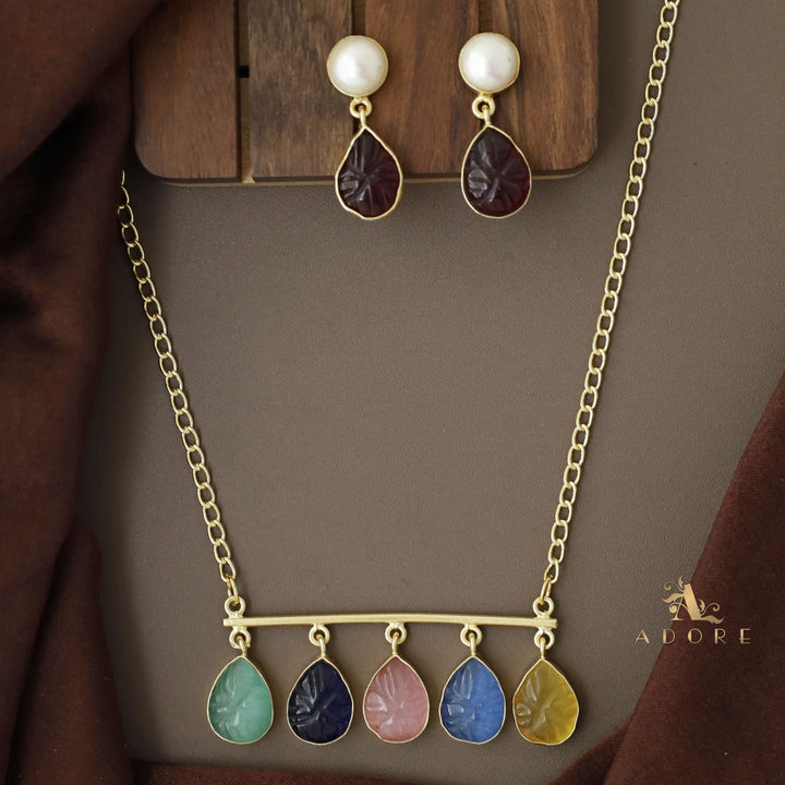 Tapsi 5 Carved Stone Neckpiece With Earring