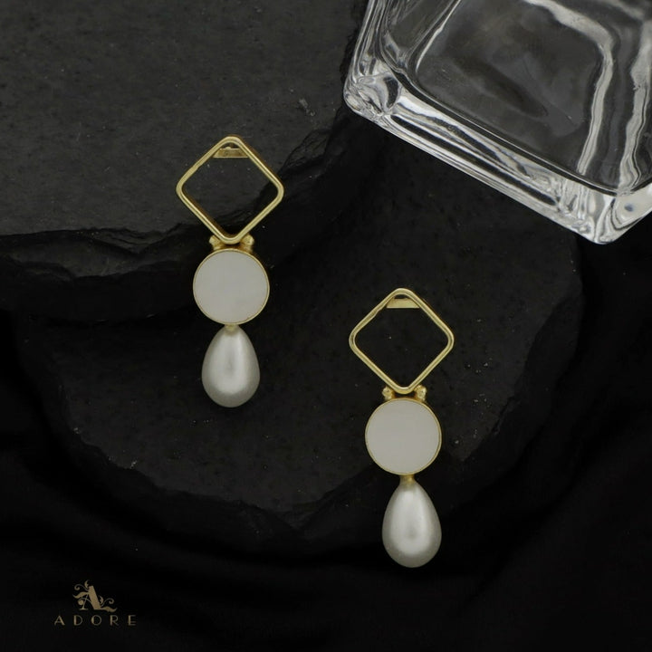 Golden Diamond Round MOP Nawal Pearl Earring
