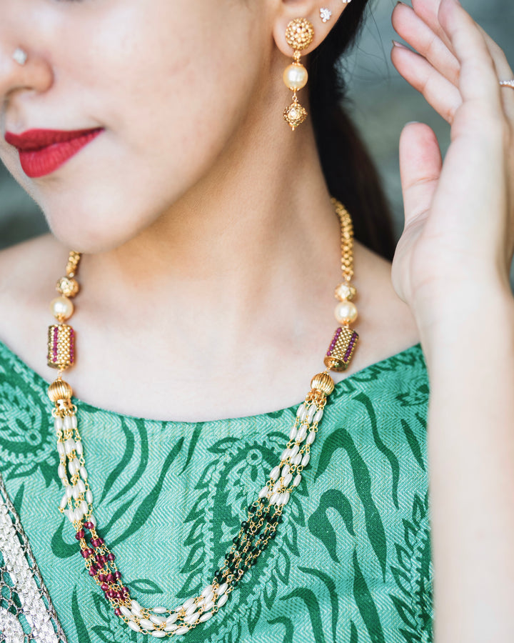 Shreshi Pearl Neckpiece With Earring