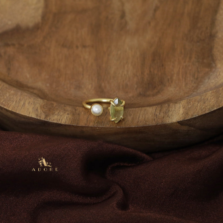 Toivo Glossy With Pearl Ring