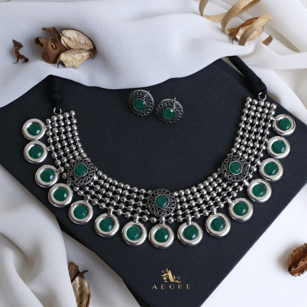 Silver Sagara Neckpiece With Stud
