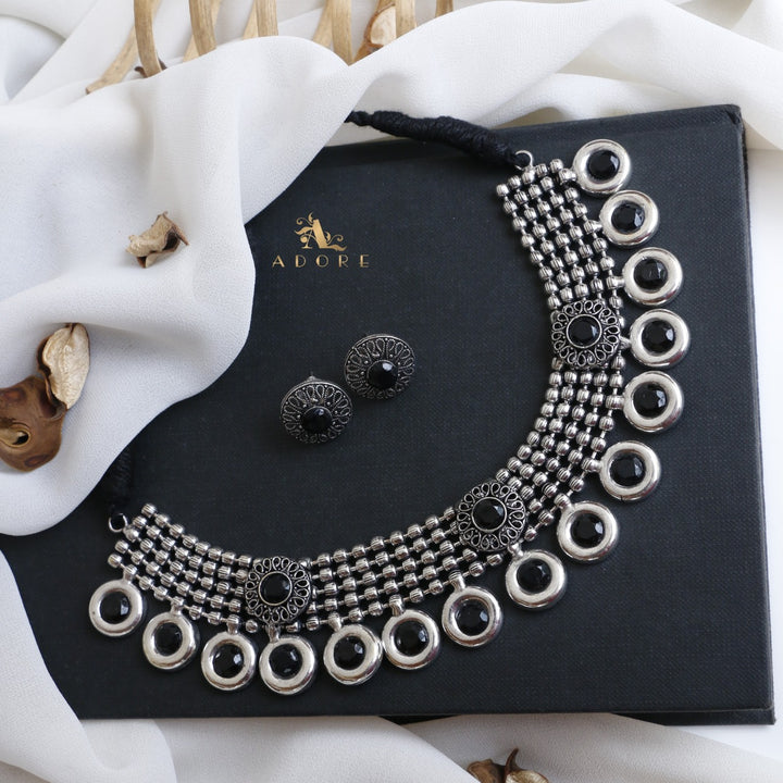 Silver Sagara Neckpiece With Stud