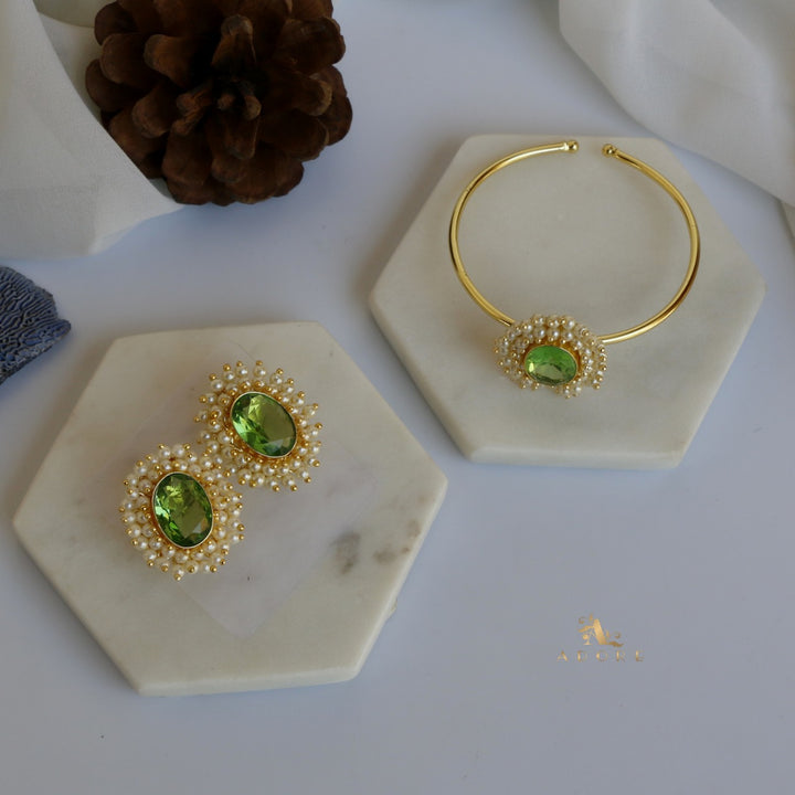 Glossy Halina Pearl Bracelet With Earring