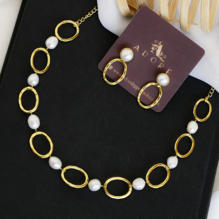 Leah Baroque Neckpiece With Earrings