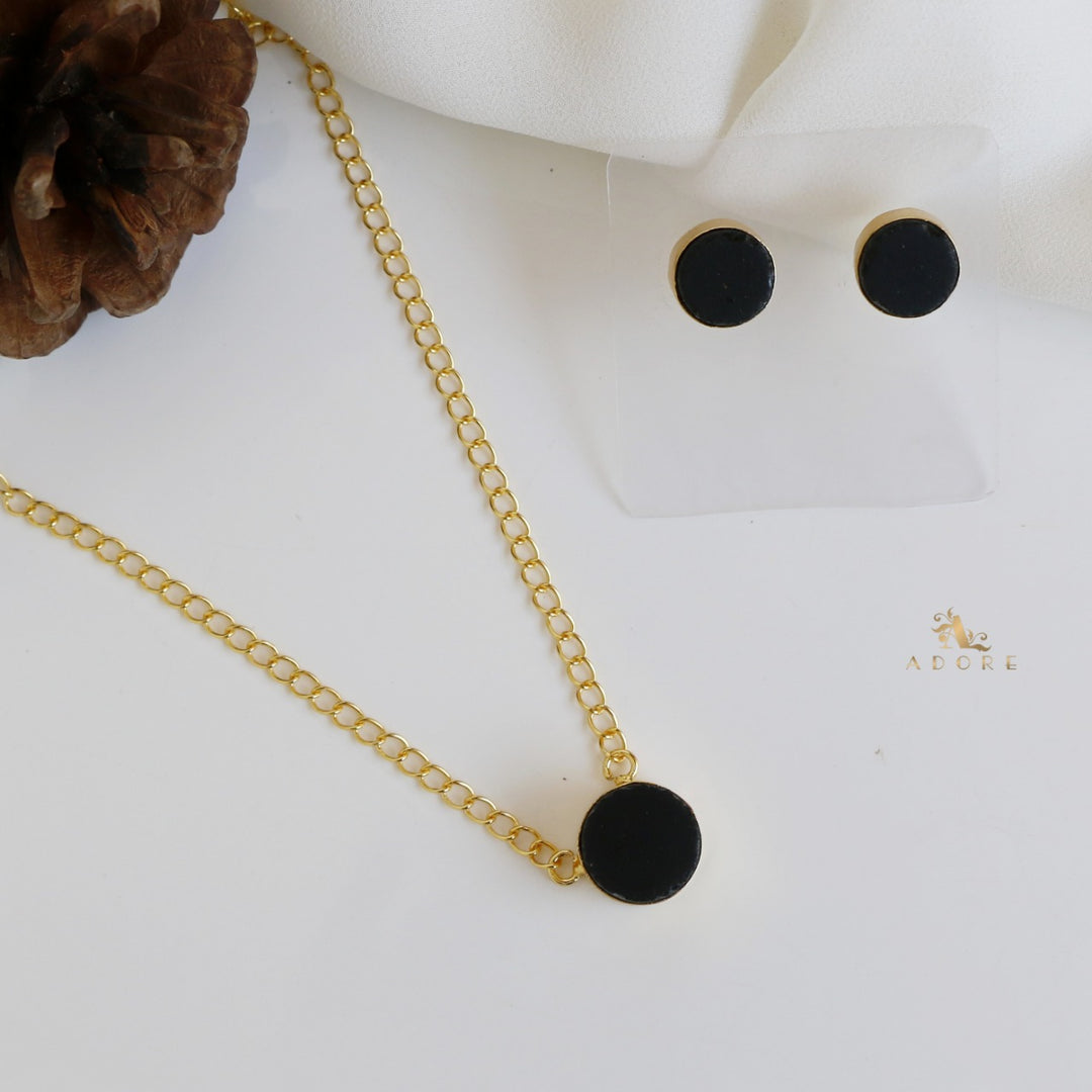 Kamilla Neckpiece With Stud