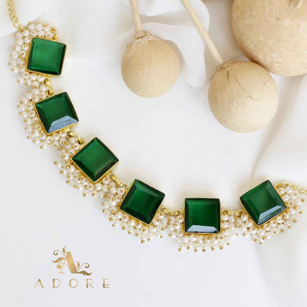 Trina 6 Glossy Square With Pearl Short Neckpiece/Choker