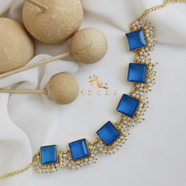Trina 6 Glossy Square With Pearl Short Neckpiece/Choker