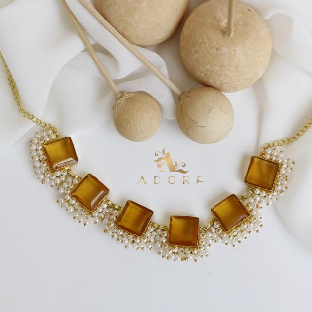 Trina 6 Glossy Square With Pearl Short Neckpiece/Choker