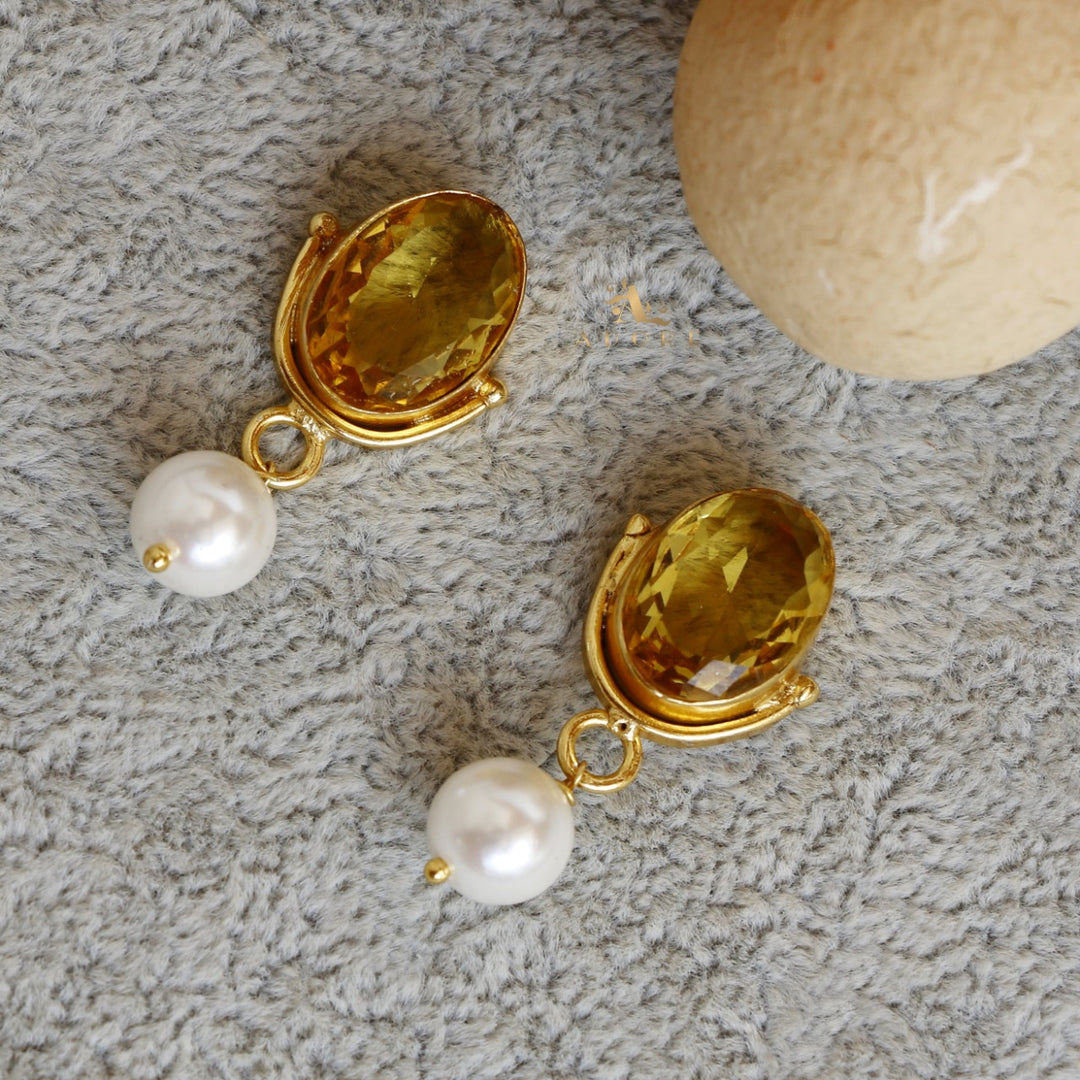 Oviya Oval Glossy With Pearl Earring