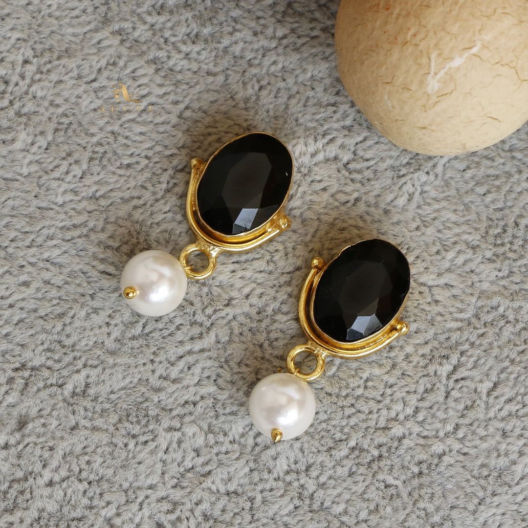 Oviya Oval Glossy With Pearl Earring