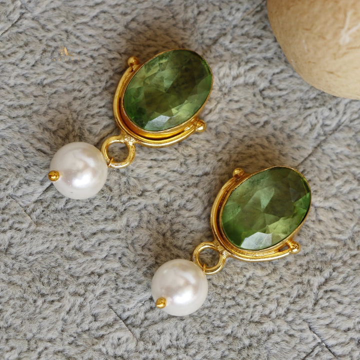 Oviya Oval Glossy With Pearl Earring