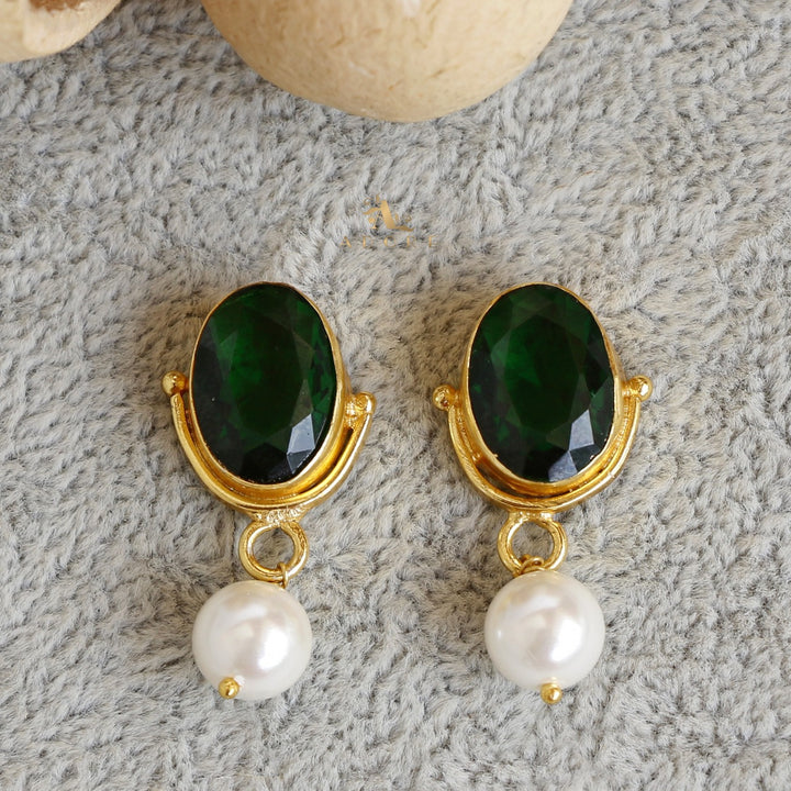 Oviya Oval Glossy With Pearl Earring