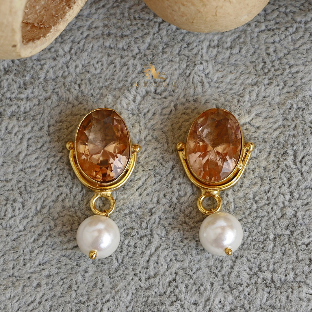 Oviya Oval Glossy With Pearl Earring