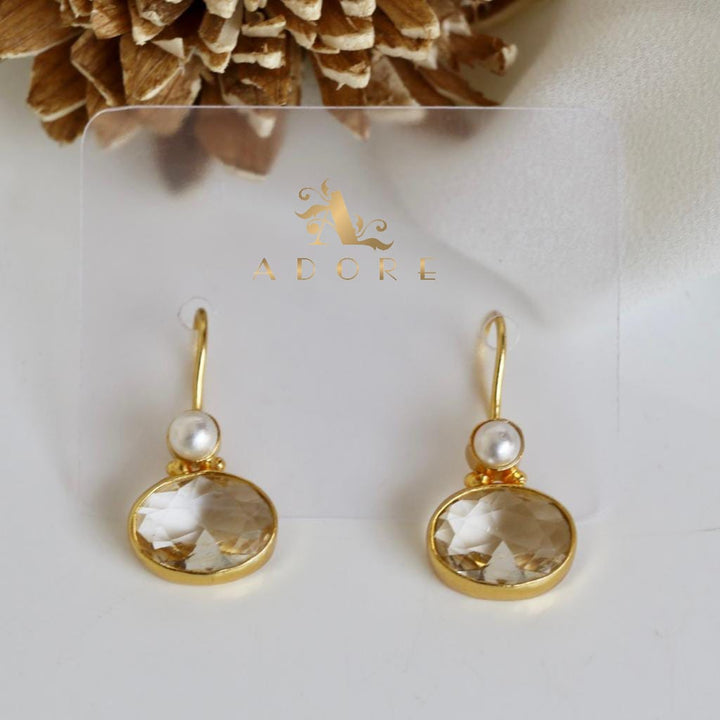 Golden Dhaarini Pearl Earring