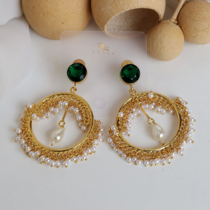 Savita Glossy With Pearl Earring