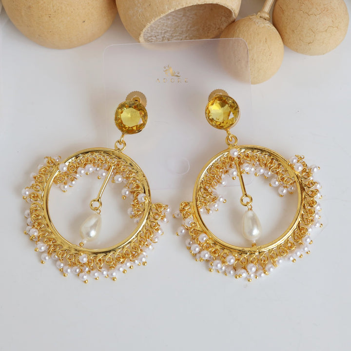 Savita Glossy With Pearl Earring
