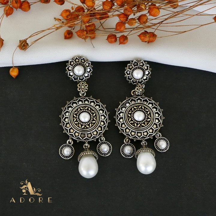 Sayra Pearl Drop Earring