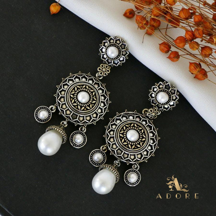 Sayra Pearl Drop Earring