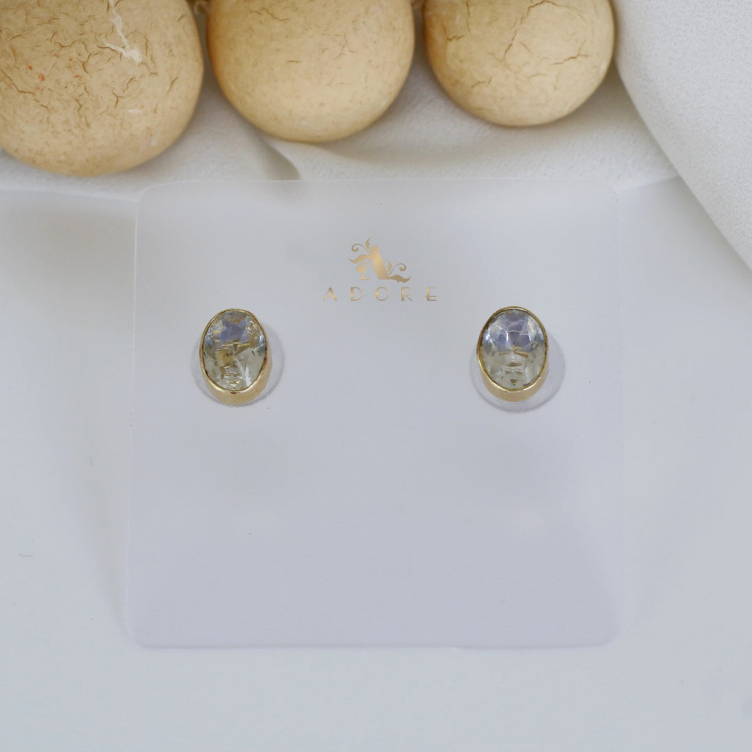 Naira Glossy Stud