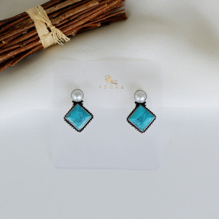 Arusi Pearl Earring
